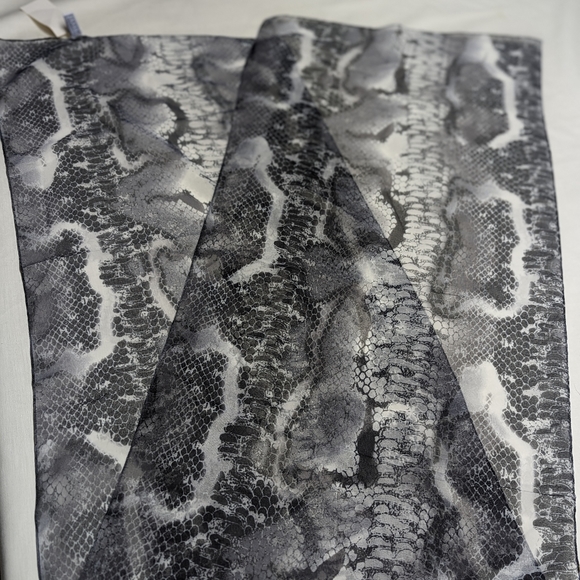 NWT vintage Jennifer Moore Snakeskin print scarf - Picture 2 of 3
